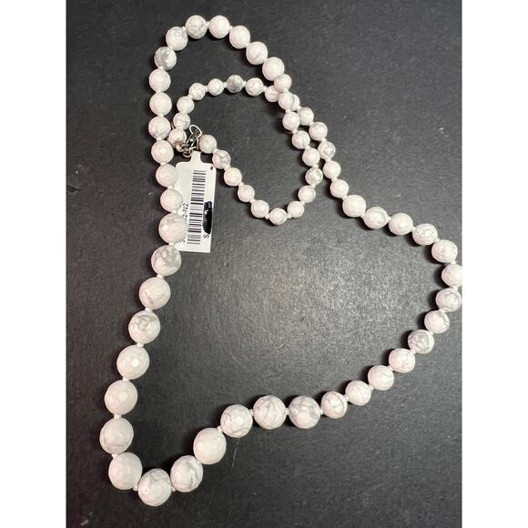 NEW howlite graduated knotted necklace with sterling silver clasp - Picture 5 of 13